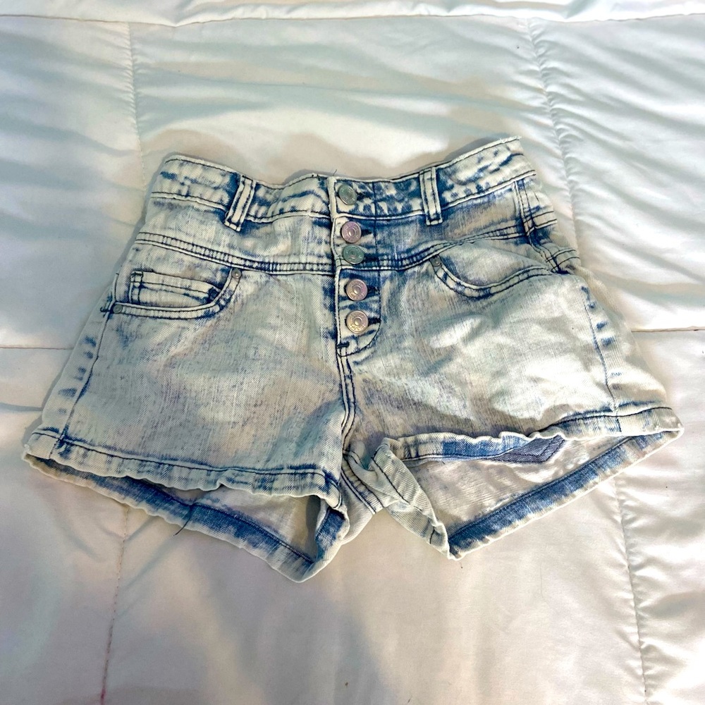 BLUE AND WHITE JEAN SHORTS